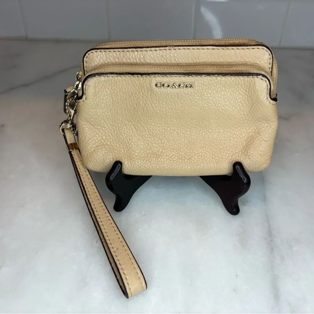 Coach Wristlet Bag Purse Leather Pebbled Clutch Wristlet